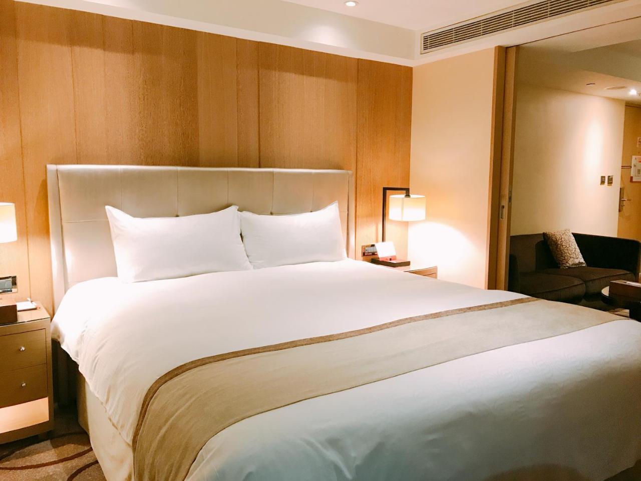 Superior Suite,744059107:JPEG